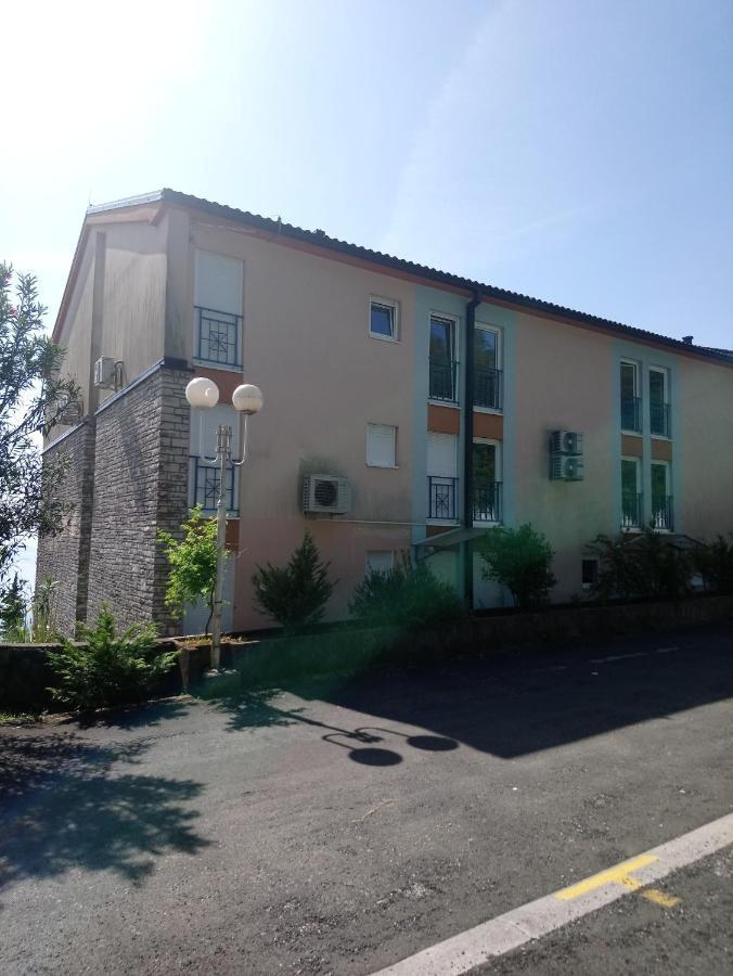 Apartments Alyssa Ičići Buitenkant foto